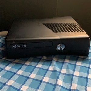 Xbox 360 S console 320GB